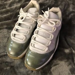 2001 metallic silver Jordan 11